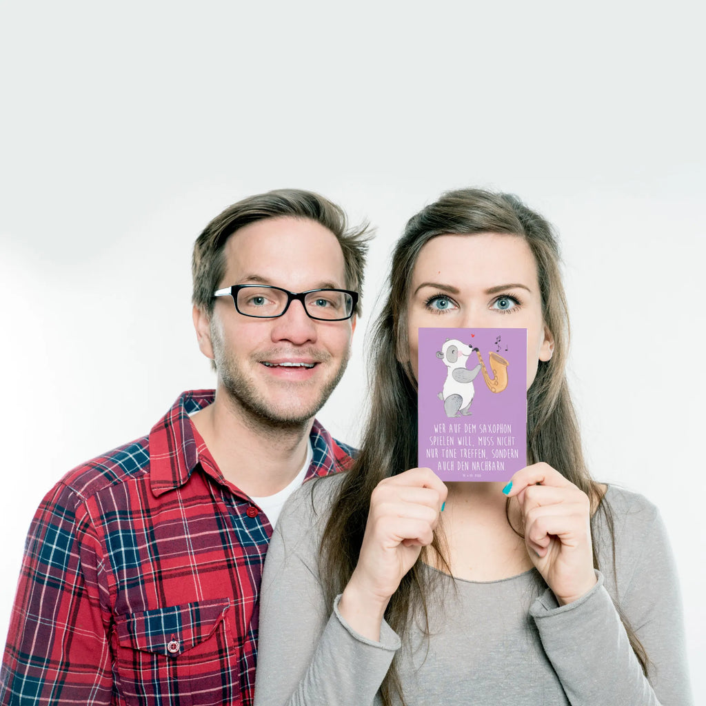Postcard Wer auf dem Saxophon spielen will, muss nicht nur Töne treffen, sondern auch den Nachbarn. Einladung, Ansichtskarte, Karte, Einladungskarte, Einladung Geburtstag, Geschenkkarte, Ansichtskarten, Grußkarte, Postkarte, Dankeskarte, Geburtstagskarte, Einladungskarten Geburtstag, Instrumente, Geschenke Musiker, Musikliebhaber