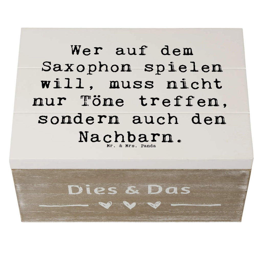 Wooden chest Saying Wer auf dem Saxophon spielen will, muss nicht nur Töne treffen, sondern auch den Nachbarn. XXL, Holzkiste, Geschenkbox, Erinnerungsbox, Kiste, Truhe, Aufbewahrungsbox, Schatulle, Schatzkiste, Dekokiste, Erinnerungskiste, Geschenkdose, Instrumente, Geschenke Musiker, Musikliebhaber