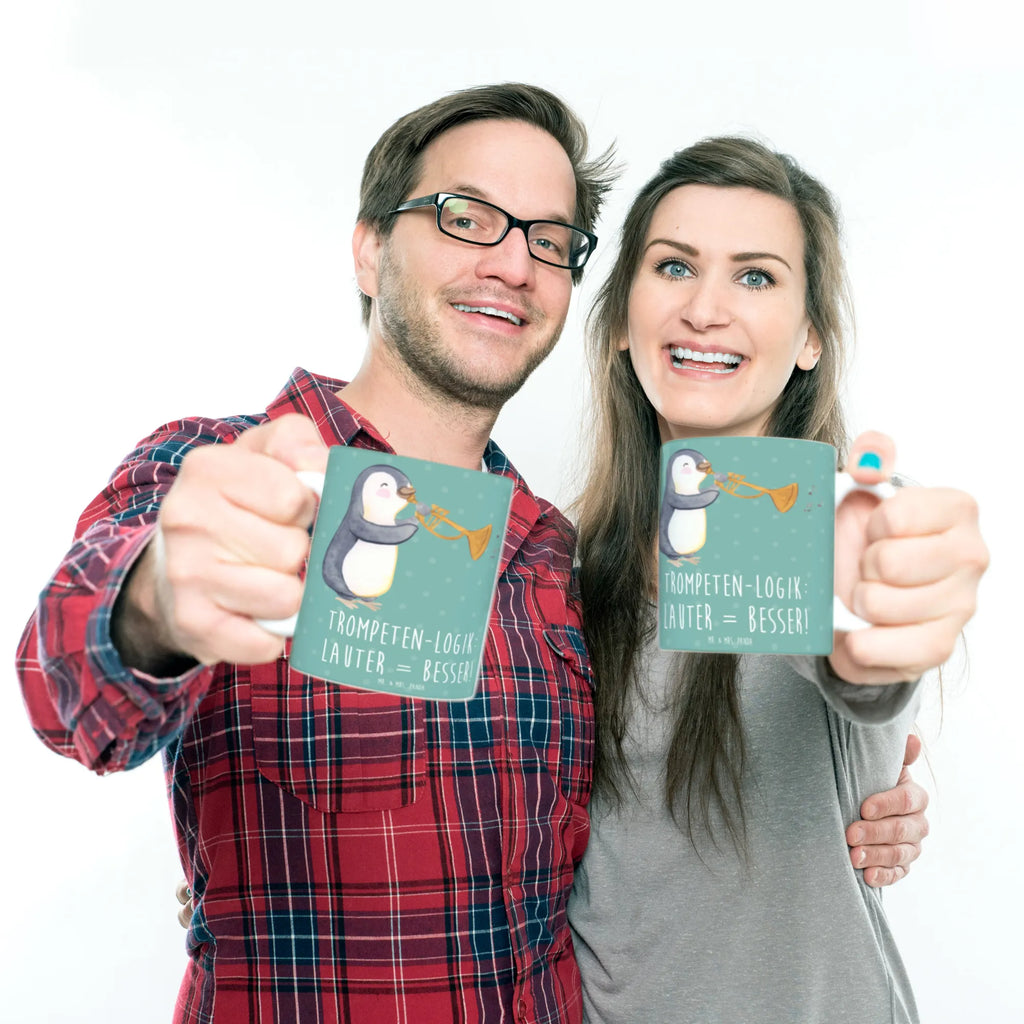 Mug Trompeten-Logik: Lauter = Besser! Tasse mit Motiven, Geschenktasse, Kaffeetasse, Porzellantasse, Teetasse, Keramiktasse, Tasse, Bürotasse, Tasse mit Zitaten, Instrumente, Geschenke Musiker, Musikliebhaber