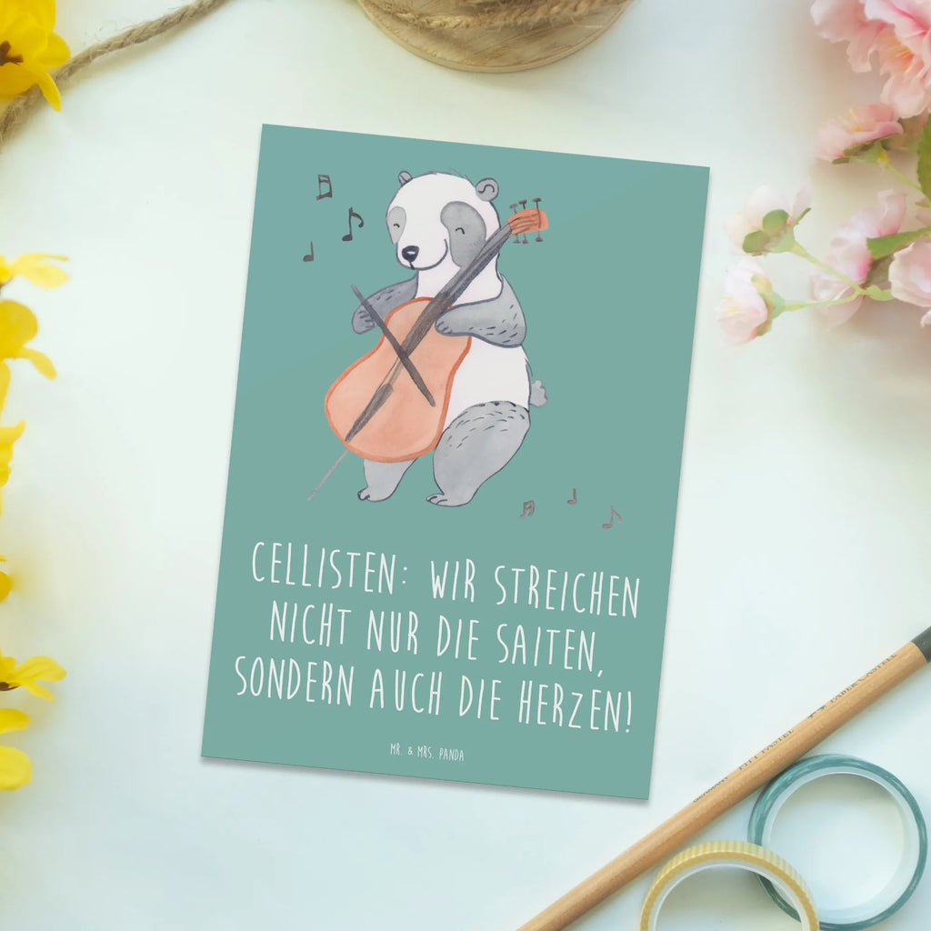 Postcard Cellisten: Wir streichen nicht nur die Saiten, sondern auch die Herzen! Grußkarte, Ansichtskarten, Karte, Ansichtskarte, Postkarte, Einladungskarten Geburtstag, Dankeskarte, Einladung, Einladung Geburtstag, Geburtstagskarte, Einladungskarte, Geschenkkarte, Instrumente, Geschenke Musiker, Musikliebhaber