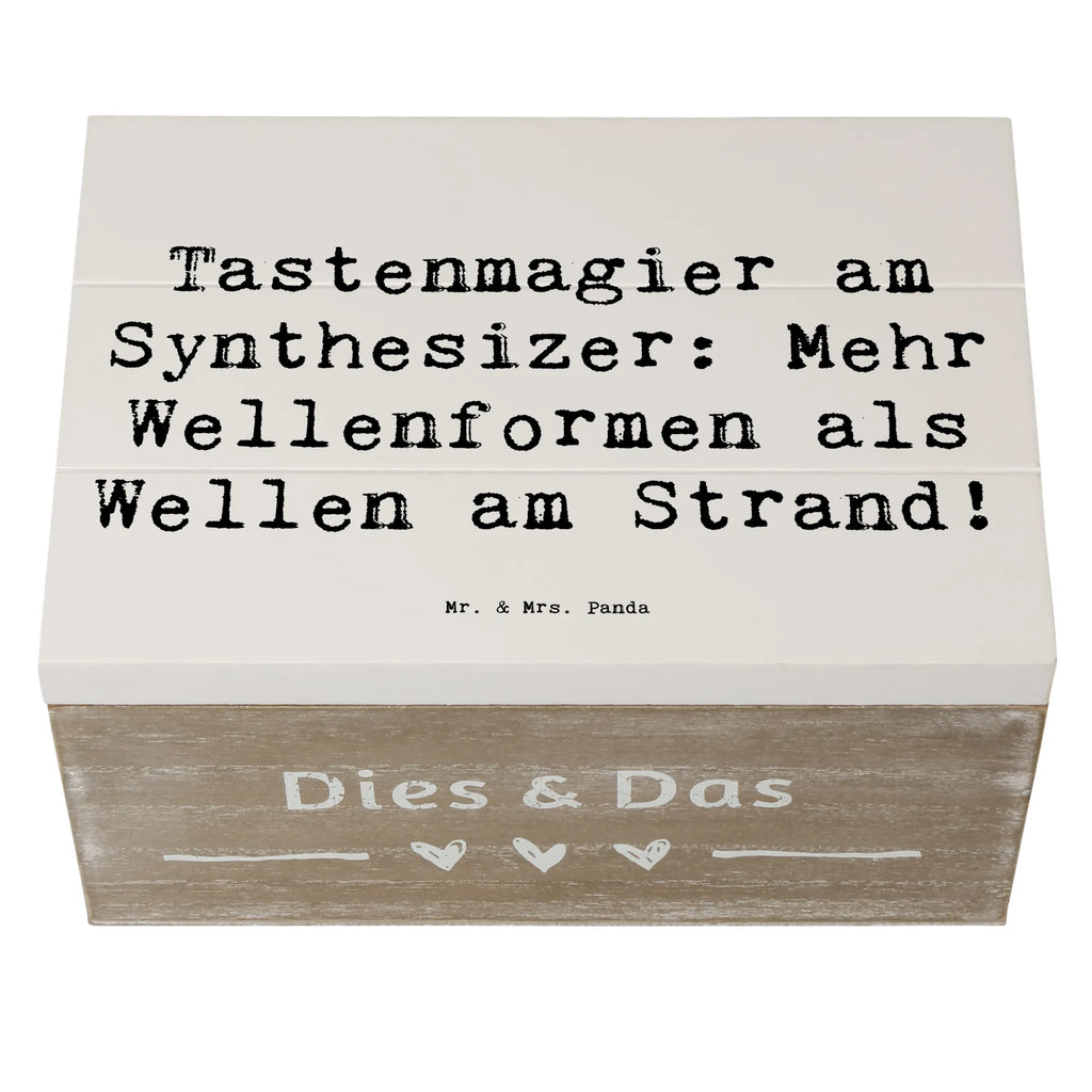 Wooden chest Saying Tastenmagier am Synthesizer: Mehr Wellenformen als Wellen am Strand! Aufbewahrungsbox, Holzkiste, Dekokiste, XXL, Erinnerungsbox, Schatulle, Schatzkiste, Kiste, Geschenkbox, Geschenkdose, Erinnerungskiste, Truhe, Instrumente, Geschenke Musiker, Musikliebhaber