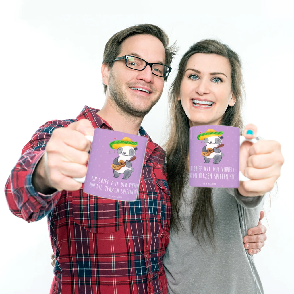 Mug Ein Griff auf der Vihuela und die Herzen spielen mit! Tasse, Tasse mit Zitaten, Tasse mit Motiven, Bürotasse, Kaffeetasse, Geschenktasse, Teetasse, Keramiktasse, Porzellantasse, Instrumente, Geschenke Musiker, Musikliebhaber