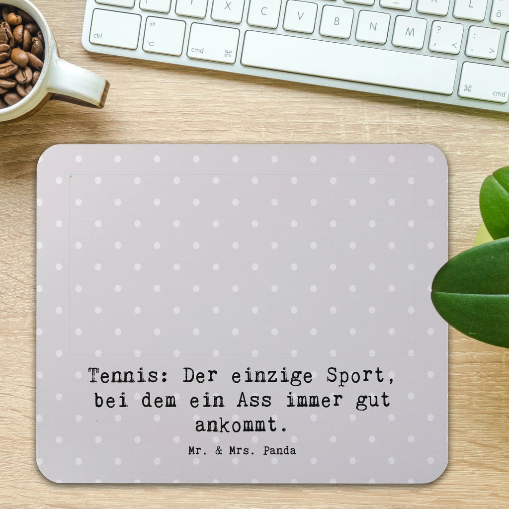 Mouse mat Tennis: Der einzige Sport, bei dem ein Ass immer gut ankommt. Mousepad, Computer zubehör, Mausunterlage, Mauspad Büro, Büroausstattung, Mauspad, Arbeitszimmer, PC Zubehör, Einzigartiges Mauspad, Designer Mauspad, Geschenk, Sport, Sportart, Hobby, Schenken, Danke, Dankeschön, Auszeichnung, Gewinn, Sportler