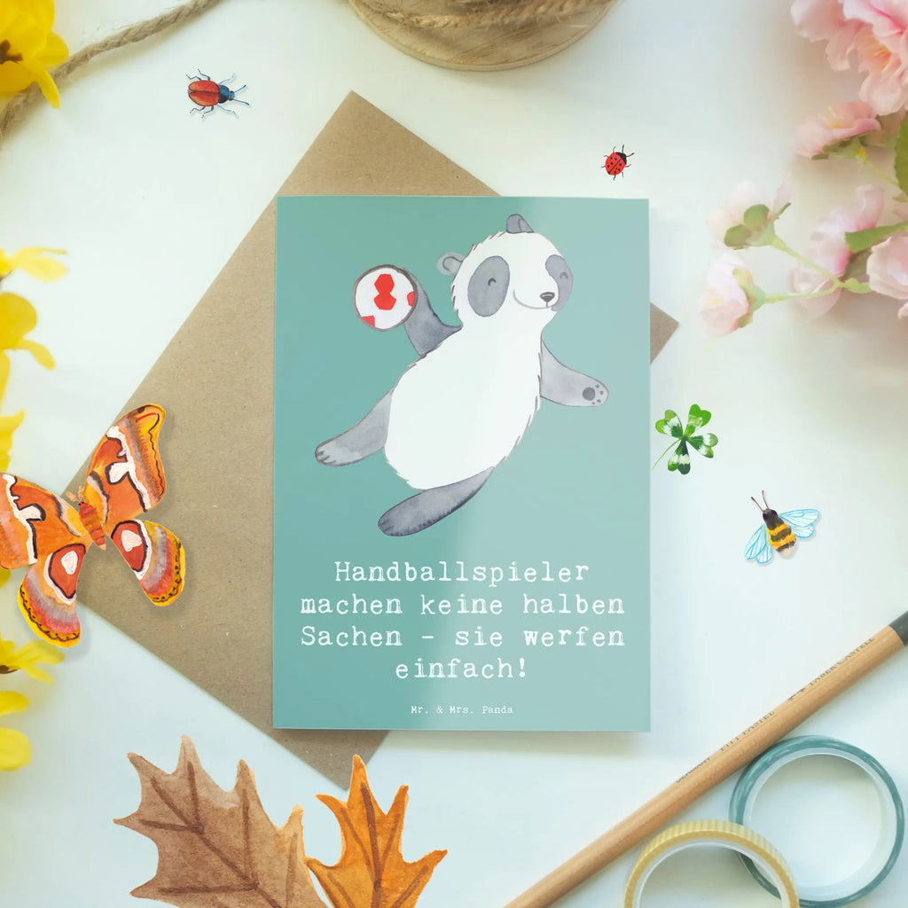 Greetings card Handballspieler machen keine halben Sachen - sie werfen einfach! Karte, Glückwunschkarte, Grußkarte, Hochzeitskarte, Klappkarte, Ansichtskarten, Geburtstagskarte, Einladungskarte, Geschenk, Sport, Sportart, Hobby, Schenken, Danke, Dankeschön, Auszeichnung, Gewinn, Sportler