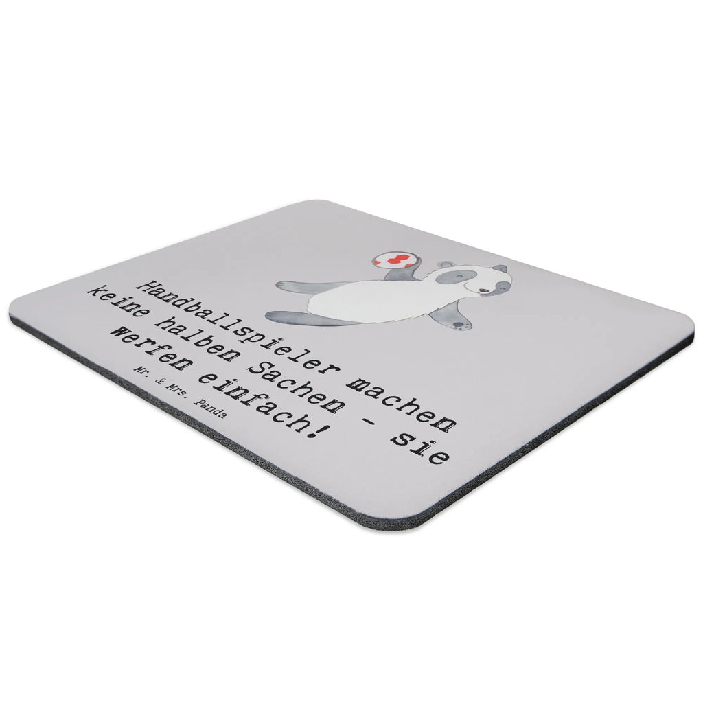 Mouse mat Handballspieler machen keine halben Sachen - sie werfen einfach! Mauspad, Mousepad, Designer Mauspad, PC Zubehör, Arbeitszimmer, Mauspad Büro, Mausunterlage, Einzigartiges Mauspad, Computer zubehör, Büroausstattung, Geschenk, Sport, Sportart, Hobby, Schenken, Danke, Dankeschön, Auszeichnung, Gewinn, Sportler