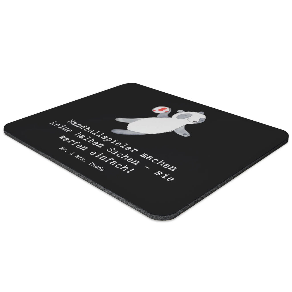 Mouse mat Handballspieler machen keine halben Sachen - sie werfen einfach! Mauspad, Mousepad, Designer Mauspad, PC Zubehör, Arbeitszimmer, Mauspad Büro, Mausunterlage, Einzigartiges Mauspad, Computer zubehör, Büroausstattung, Geschenk, Sport, Sportart, Hobby, Schenken, Danke, Dankeschön, Auszeichnung, Gewinn, Sportler