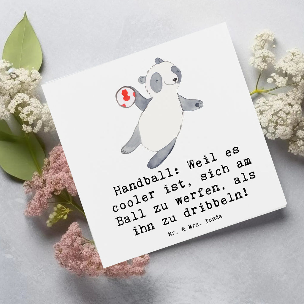 Deluxe Card Handball: Weil es cooler ist, sich am Ball zu werfen, als ihn zu dribbeln! Karte, Grußkarte, Hochwertige Klappkarte, Geburtstagskarte, Hochwertige Grußkarte, Hochzeitskarte, Einladungskarte, Klappkarte, Glückwunschkarte, Geschenk, Sport, Sportart, Hobby, Schenken, Danke, Dankeschön, Auszeichnung, Gewinn, Sportler