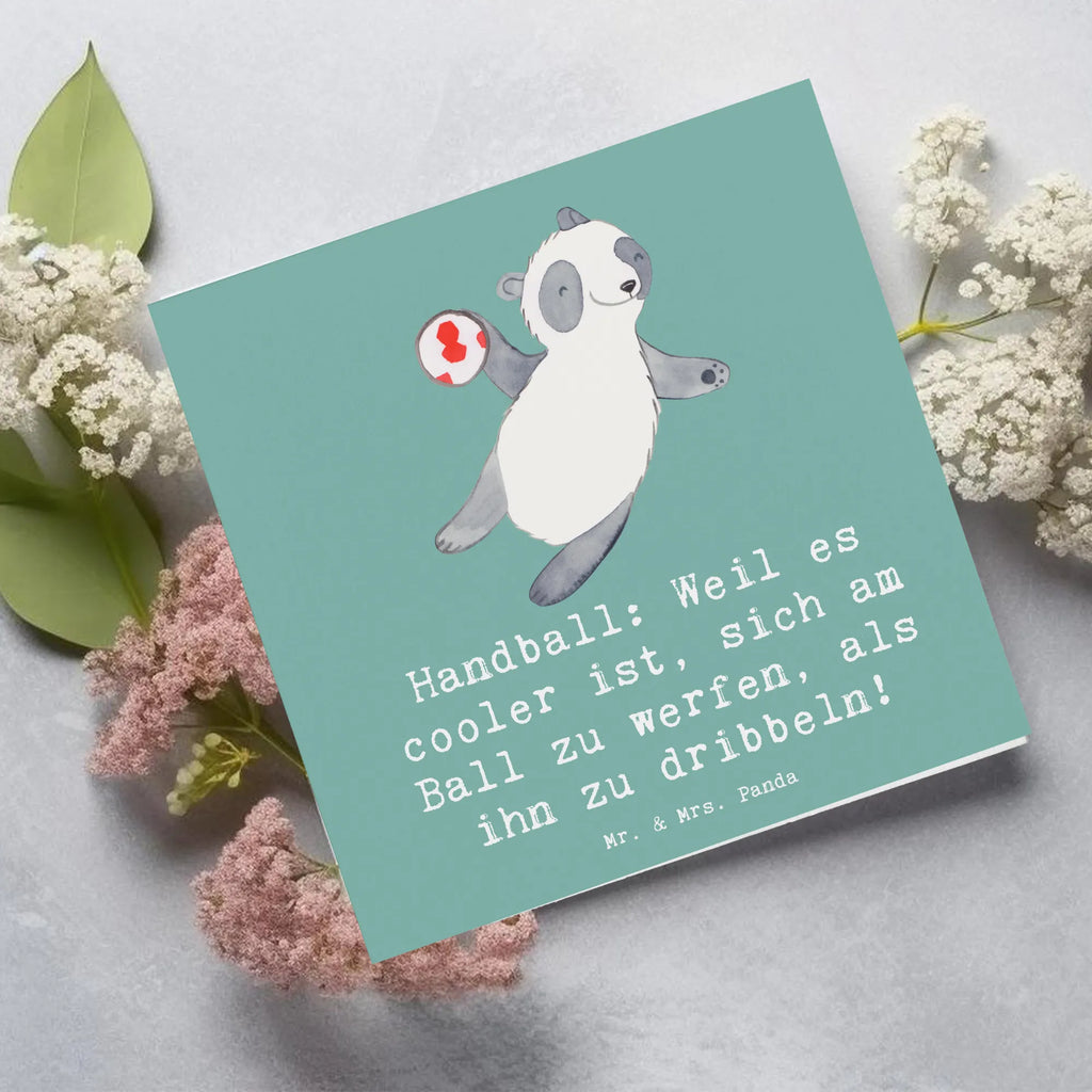 Deluxe Card Handball: Weil es cooler ist, sich am Ball zu werfen, als ihn zu dribbeln! Karte, Grußkarte, Hochwertige Klappkarte, Geburtstagskarte, Hochwertige Grußkarte, Hochzeitskarte, Einladungskarte, Klappkarte, Glückwunschkarte, Geschenk, Sport, Sportart, Hobby, Schenken, Danke, Dankeschön, Auszeichnung, Gewinn, Sportler