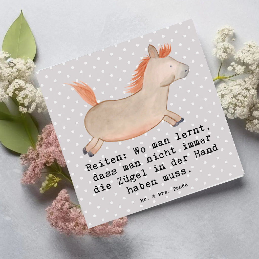Deluxe Card Reiten: Wo man lernt, dass man nicht immer die Zügel in der Hand haben muss. Hochzeitskarte, Grußkarte, Geburtstagskarte, Klappkarte, Glückwunschkarte, Karte, Hochwertige Klappkarte, Einladungskarte, Hochwertige Grußkarte, Geschenk, Sport, Sportart, Hobby, Schenken, Danke, Dankeschön, Auszeichnung, Gewinn, Sportler