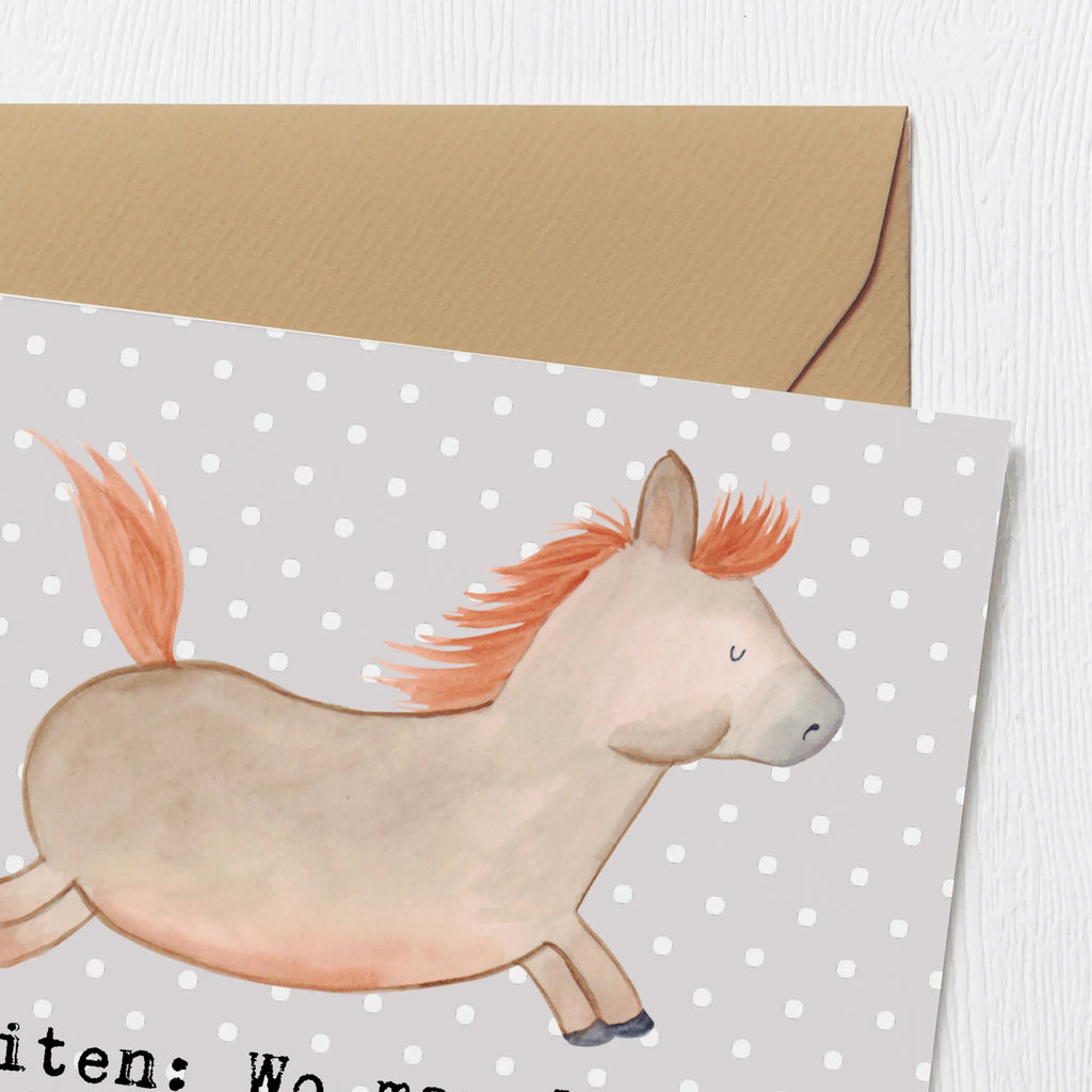 Deluxe Card Reiten: Wo man lernt, dass man nicht immer die Zügel in der Hand haben muss. Hochzeitskarte, Grußkarte, Geburtstagskarte, Klappkarte, Glückwunschkarte, Karte, Hochwertige Klappkarte, Einladungskarte, Hochwertige Grußkarte, Geschenk, Sport, Sportart, Hobby, Schenken, Danke, Dankeschön, Auszeichnung, Gewinn, Sportler