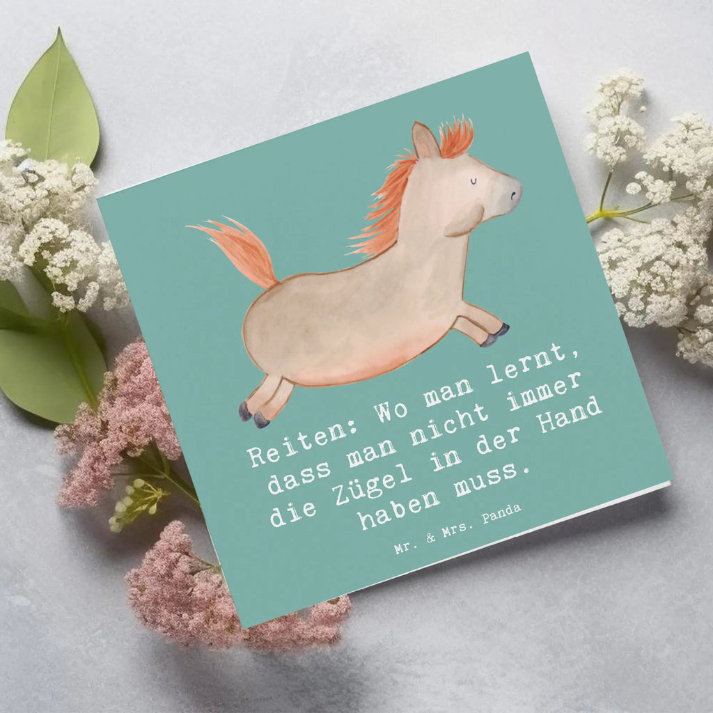 Deluxe Card Reiten: Wo man lernt, dass man nicht immer die Zügel in der Hand haben muss. Hochzeitskarte, Grußkarte, Geburtstagskarte, Klappkarte, Glückwunschkarte, Karte, Hochwertige Klappkarte, Einladungskarte, Hochwertige Grußkarte, Geschenk, Sport, Sportart, Hobby, Schenken, Danke, Dankeschön, Auszeichnung, Gewinn, Sportler