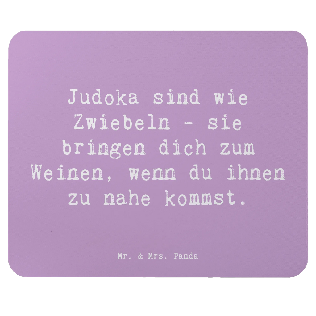 Mouse mat Saying Judoka sind wie Zwiebeln - sie bringen dich zum Weinen, wenn du ihnen zu nahe kommst. Mousepad, Computer zubehör, Büroausstattung, Mauspad Büro, Einzigartiges Mauspad, PC Zubehör, Designer Mauspad, Mauspad, Mausunterlage, Arbeitszimmer, Geschenk, Sport, Sportart, Hobby, Schenken, Danke, Dankeschön, Auszeichnung, Gewinn, Sportler
