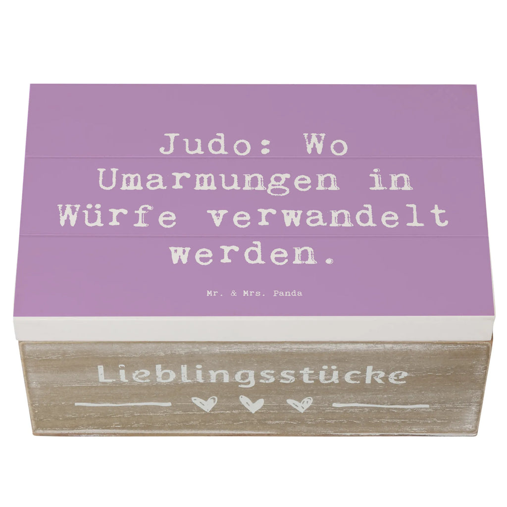 Wooden chest Saying Judo: Wo Umarmungen in Würfe verwandelt werden. Geschenkbox, Schatzkiste, Truhe, Dekokiste, Holzkiste, Erinnerungsbox, Erinnerungskiste, Geschenkdose, Kiste, Schatulle, XXL, Aufbewahrungsbox, Geschenk, Sport, Sportart, Hobby, Schenken, Danke, Dankeschön, Auszeichnung, Gewinn, Sportler