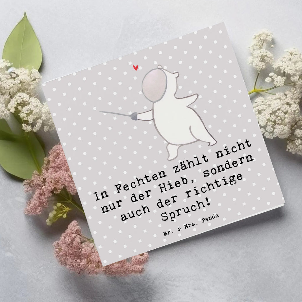 Deluxe Card In Fechten zählt nicht nur der Hieb, sondern auch der richtige Spruch! Karte, Grußkarte, Hochwertige Grußkarte, Einladungskarte, Hochwertige Klappkarte, Geburtstagskarte, Hochzeitskarte, Glückwunschkarte, Klappkarte, Geschenk, Sport, Sportart, Hobby, Schenken, Danke, Dankeschön, Auszeichnung, Gewinn, Sportler