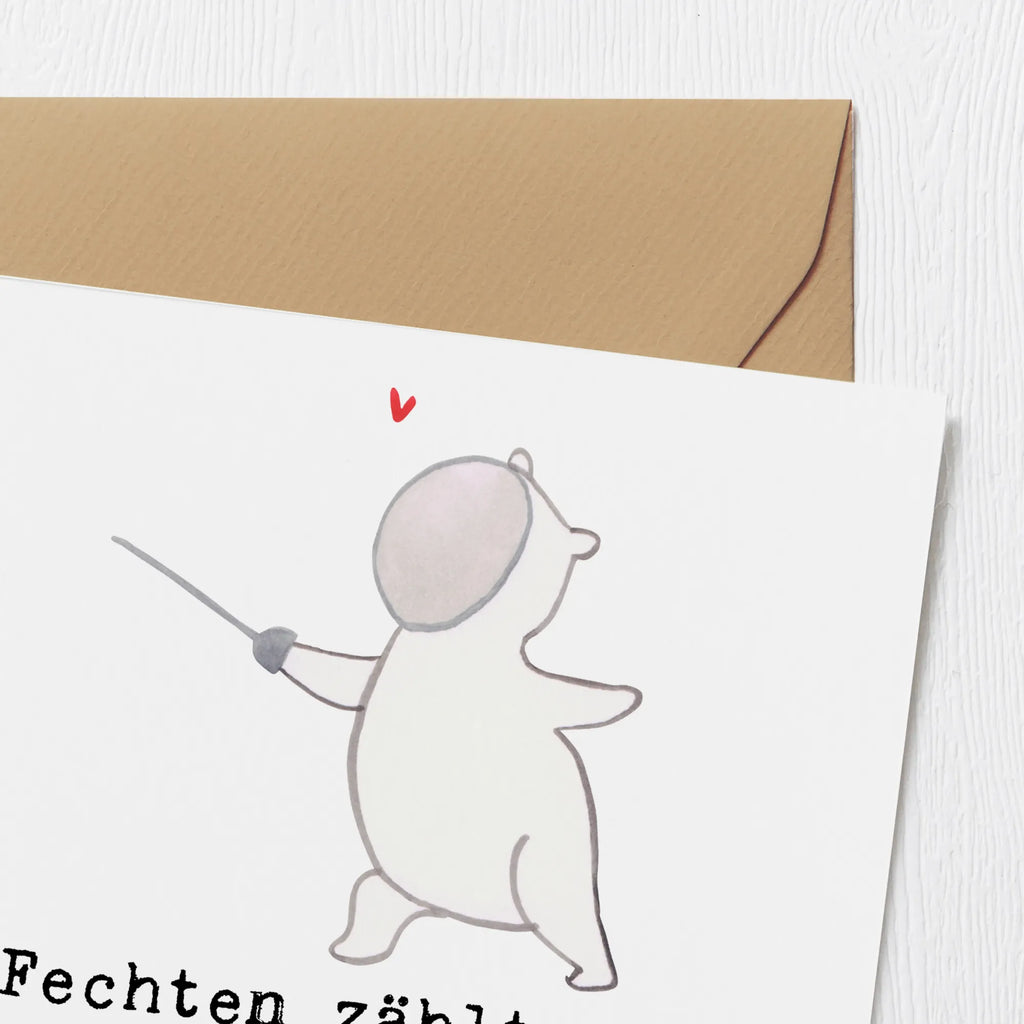 Deluxe Card In Fechten zählt nicht nur der Hieb, sondern auch der richtige Spruch! Karte, Grußkarte, Hochwertige Grußkarte, Einladungskarte, Hochwertige Klappkarte, Geburtstagskarte, Hochzeitskarte, Glückwunschkarte, Klappkarte, Geschenk, Sport, Sportart, Hobby, Schenken, Danke, Dankeschön, Auszeichnung, Gewinn, Sportler