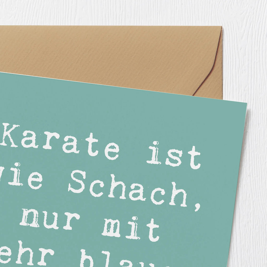 Deluxe Card Saying Karate ist wie Schach, nur mit mehr blauen Flecken. Hochwertige Klappkarte, Glückwunschkarte, Grußkarte, Hochzeitskarte, Geburtstagskarte, Karte, Einladungskarte, Hochwertige Grußkarte, Klappkarte, Geschenk, Sport, Sportart, Hobby, Schenken, Danke, Dankeschön, Auszeichnung, Gewinn, Sportler