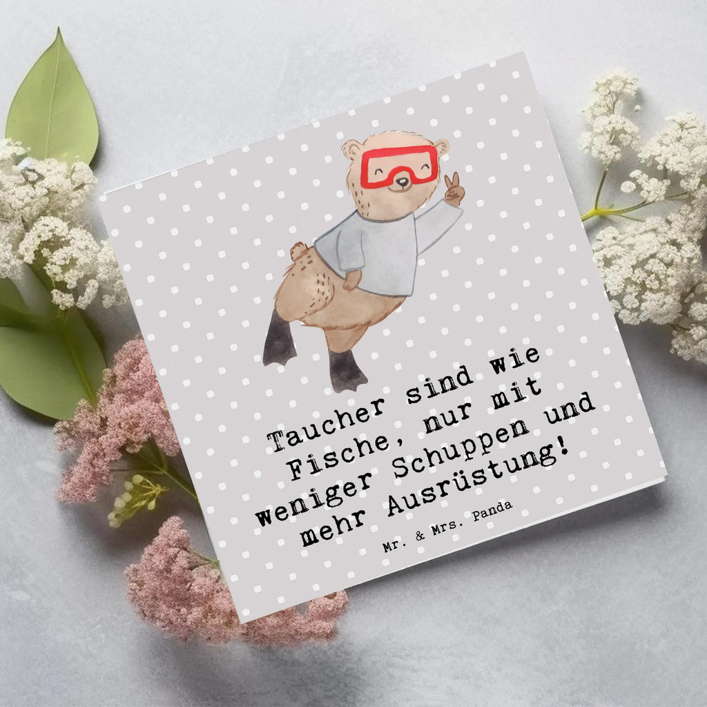 Deluxe Card Taucher sind wie Fische, nur mit weniger Schuppen und mehr Ausrüstung! Einladungskarte, Karte, Grußkarte, Hochzeitskarte, Hochwertige Klappkarte, Klappkarte, Glückwunschkarte, Hochwertige Grußkarte, Geburtstagskarte, Geschenk, Sport, Sportart, Hobby, Schenken, Danke, Dankeschön, Auszeichnung, Gewinn, Sportler