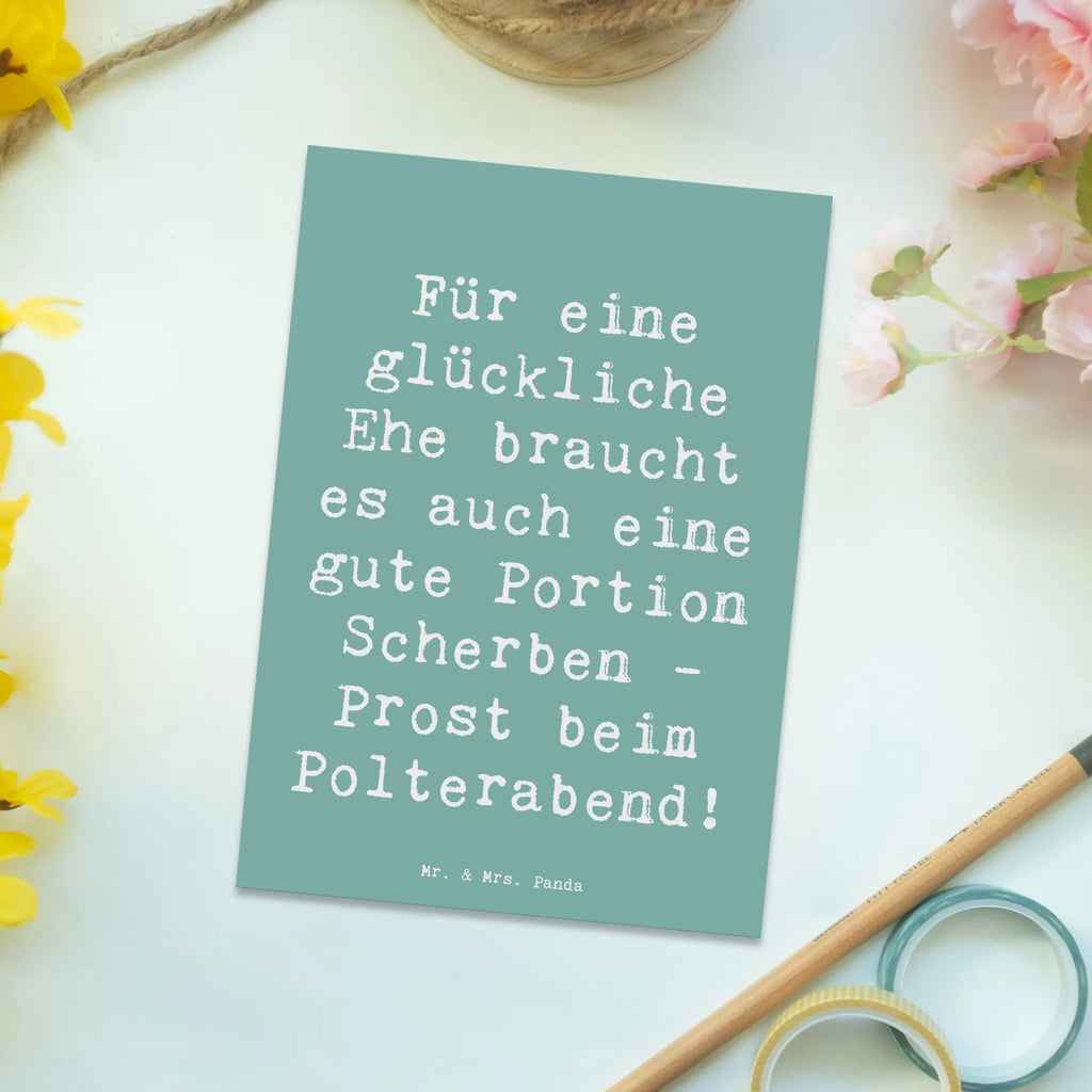 Postcard Saying Für eine glückliche Ehe braucht es auch eine gute Portion Scherben - Prost beim Polterabend! Karte, Grußkarte, Geburtstagskarte, Geschenkkarte, Einladungskarten Geburtstag, Dankeskarte, Postkarte, Ansichtskarten, Einladungskarte, Einladung Geburtstag, Ansichtskarte, Einladung, Hochzeit, Hochzeitsgeschenk, Ehe, Hochzeitsfeier, Trauung, Trauungsgeschenk, Hochzeitskarte, Verlobungsfeier, Verlobungsgeschenk, Hochzeitsgeschenkideen, Hochzeitsgeschenke für Brautpaar