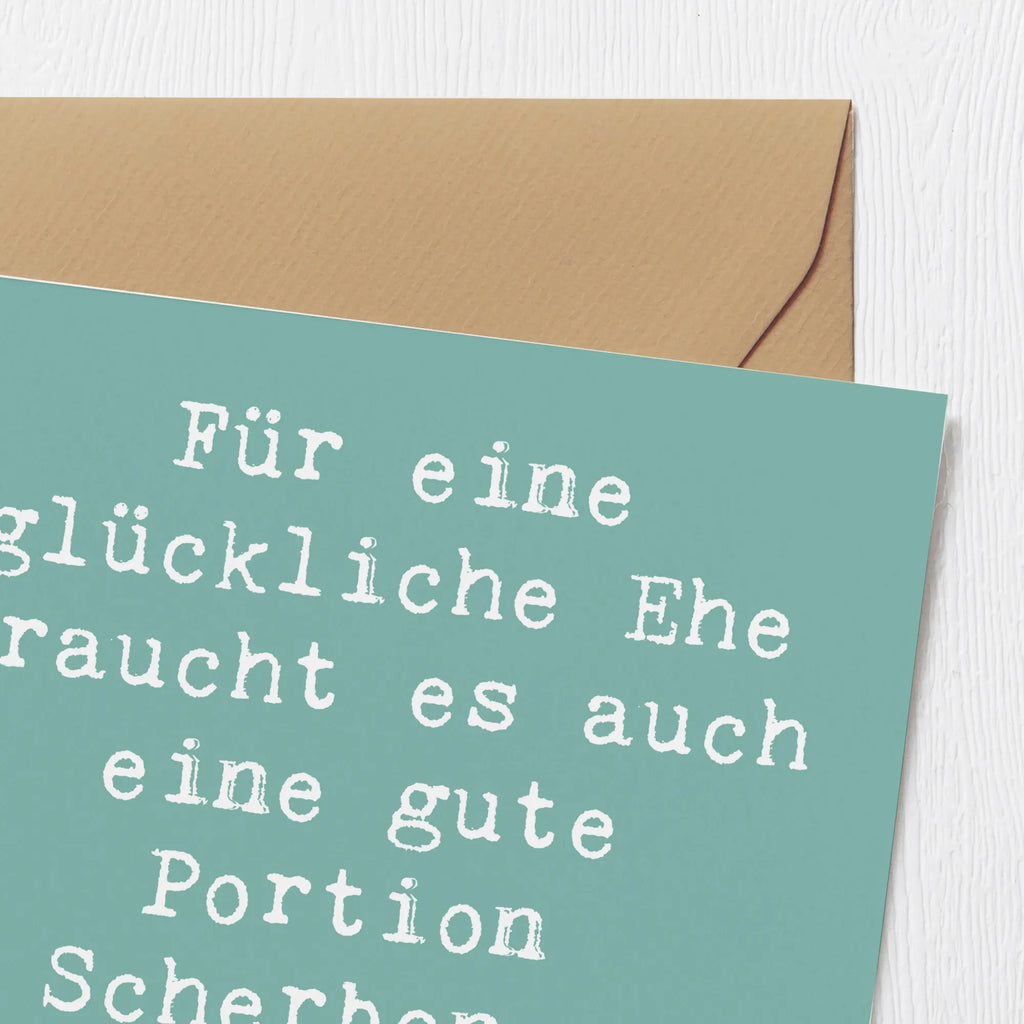 Deluxe Card Saying Für eine glückliche Ehe braucht es auch eine gute Portion Scherben - Prost beim Polterabend! Karte, Grußkarte, Klappkarte, Einladungskarte, Glückwunschkarte, Hochzeitskarte, Geburtstagskarte, Hochwertige Grußkarte, Hochwertige Klappkarte, Hochzeit, Hochzeitsgeschenk, Ehe, Hochzeitsfeier, Trauung, Trauungsgeschenk, Verlobungsfeier, Verlobungsgeschenk, Hochzeitsgeschenkideen, Hochzeitsgeschenke für Brautpaar