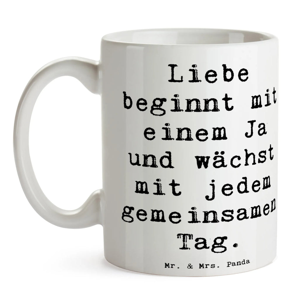 Mug Saying Liebe beginnt mit einem Ja und wächst mit jedem gemeinsamen Tag. Geschenktasse, Keramikbecher, Designtasse, Kaffeepott, kaffeetasse keramik, Frühstückstasse, Coffee Mug, Dekotasse, Teebecher, milchkaffeetasse, Tasse, heißgetränkebecher, hochwertige tasse, Teetasse, Pott, Kaffeebecher, Tasse mit Motiv, statement tasse, Bürotasse, Motivtasse, Trinktasse, Bürobecher, Kaffeetasse, Frühstücksbecher, tasse für kaffee, Mug, Keramiktasse, tasse für büro, Henkelbecher, Kakaotasse, kaffeebecher bedruckt, Tasse mit Spruch, schöne tasse, Henkeltasse, Becher, Teepott, Trinkbecher, Bedruckte Tasse, haferl, kaffeebecher keramik, design tasse, kaffeetasse bedruckt, Sprüchetasse, Hochzeitsgeschenk, Ehe, Hochzeitsfeier, Trauung, Trauungsgeschenk, Hochzeitskarte, Verlobungsfeier, Verlobungsgeschenk, Hochzeitsgeschenkideen, Hochzeitsgeschenke für Brautpaar, Hochzeit