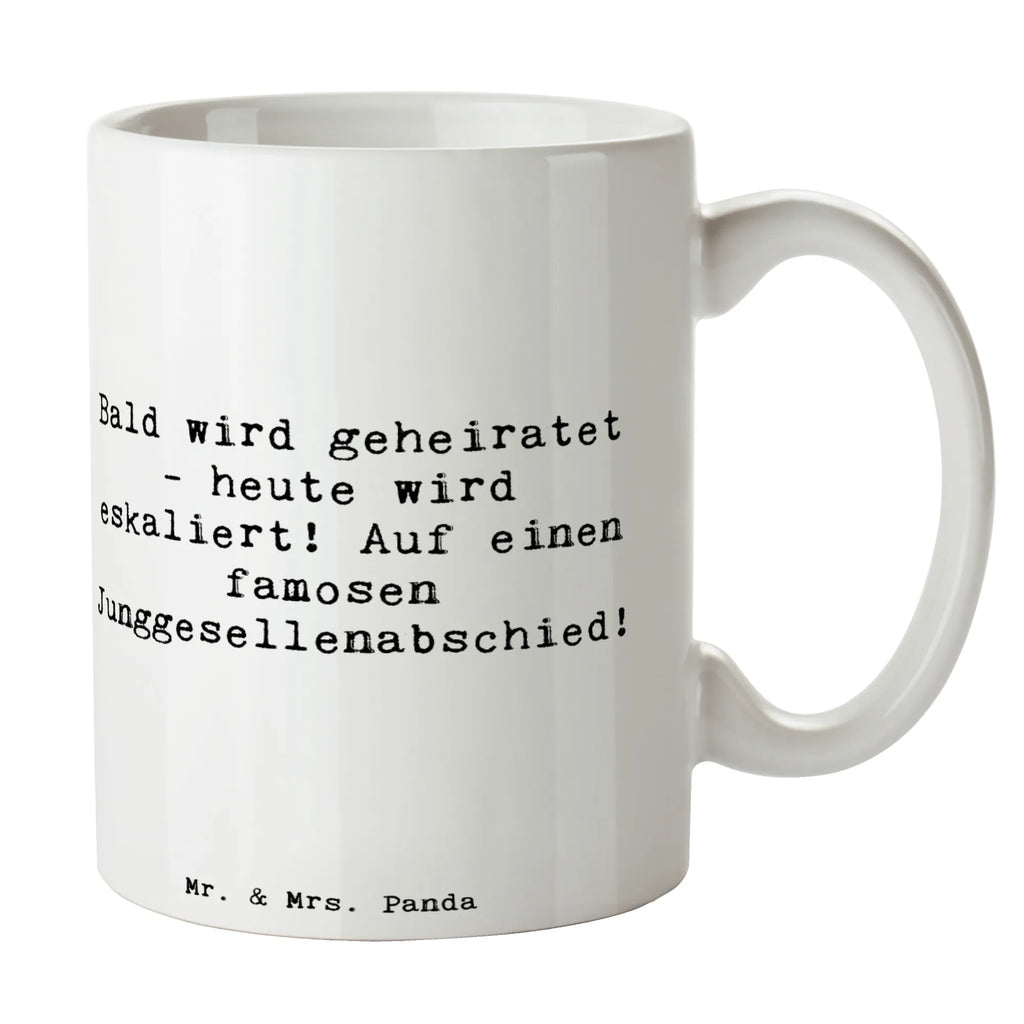 Mug Saying Bald wird geheiratet - heute wird eskaliert! Auf einen famosen Junggesellenabschied! Geschenktasse, Kaffeetasse, Tasse mit Zitaten, Tasse mit Motiven, Porzellantasse, Keramiktasse, Teetasse, Tasse, Bürotasse, Hochzeit, Hochzeitsgeschenk, Ehe, Hochzeitsfeier, Trauung, Trauungsgeschenk, Hochzeitskarte, Verlobungsfeier, Verlobungsgeschenk, Hochzeitsgeschenkideen, Hochzeitsgeschenke für Brautpaar