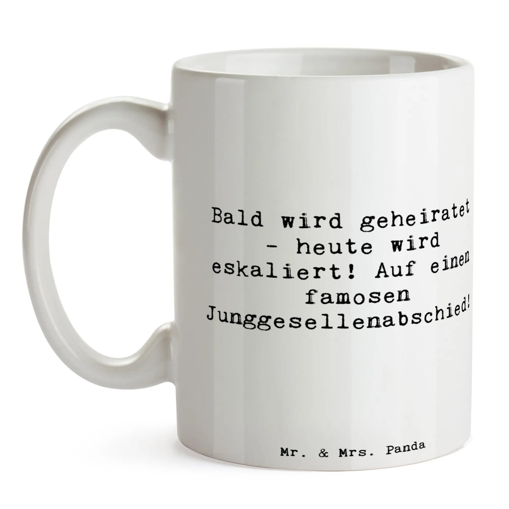 Mug Saying Bald wird geheiratet - heute wird eskaliert! Auf einen famosen Junggesellenabschied! Geschenktasse, Kaffeetasse, Tasse mit Zitaten, Tasse mit Motiven, Porzellantasse, Keramiktasse, Teetasse, Tasse, Bürotasse, Hochzeit, Hochzeitsgeschenk, Ehe, Hochzeitsfeier, Trauung, Trauungsgeschenk, Hochzeitskarte, Verlobungsfeier, Verlobungsgeschenk, Hochzeitsgeschenkideen, Hochzeitsgeschenke für Brautpaar