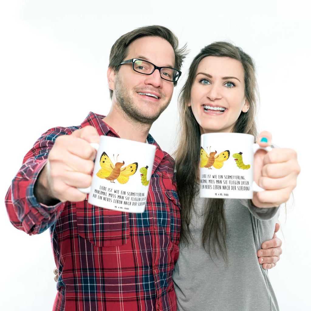 Mug Liebe ist wie ein Schmetterling, manchmal muss man sie fliegen lassen. Auf ein neues Leben nach der Scheidung! Geschenktasse, Keramiktasse, Kaffeetasse, Tasse mit Zitaten, Bürotasse, Tasse, Teetasse, Porzellantasse, Tasse mit Motiven, Hochzeit, Hochzeitsgeschenk, Ehe, Hochzeitsfeier, Trauung, Trauungsgeschenk, Hochzeitskarte, Verlobungsfeier, Verlobungsgeschenk, Hochzeitsgeschenkideen, Hochzeitsgeschenke für Brautpaar