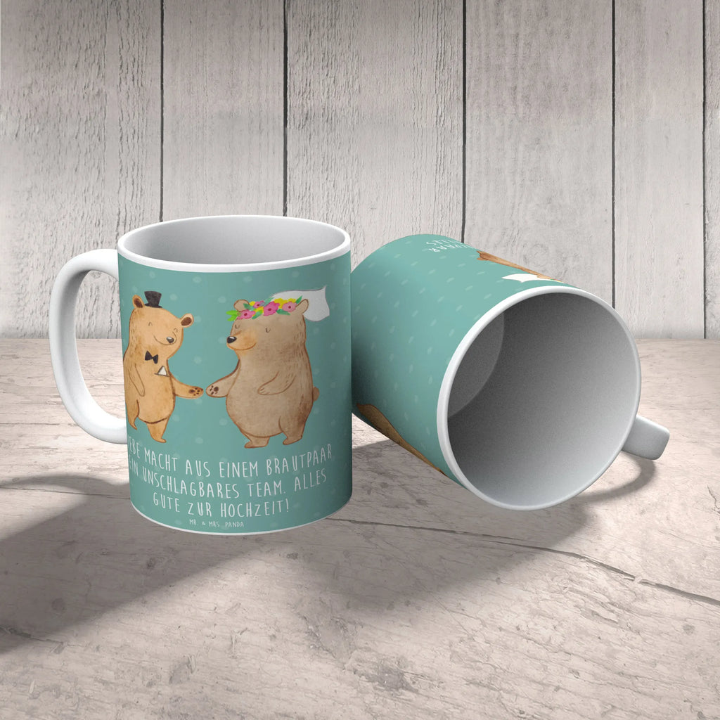 Mug Liebe macht aus einem Brautpaar ein unschlagbares Team. Alles Gute zur Hochzeit! Bürotasse, Kaffeetasse, Geschenktasse, Porzellantasse, Tasse mit Motiven, Tasse mit Zitaten, Keramiktasse, Teetasse, Tasse, Hochzeit, Hochzeitsgeschenk, Ehe, Hochzeitsfeier, Trauung, Trauungsgeschenk, Hochzeitskarte, Verlobungsfeier, Verlobungsgeschenk, Hochzeitsgeschenkideen, Hochzeitsgeschenke für Brautpaar