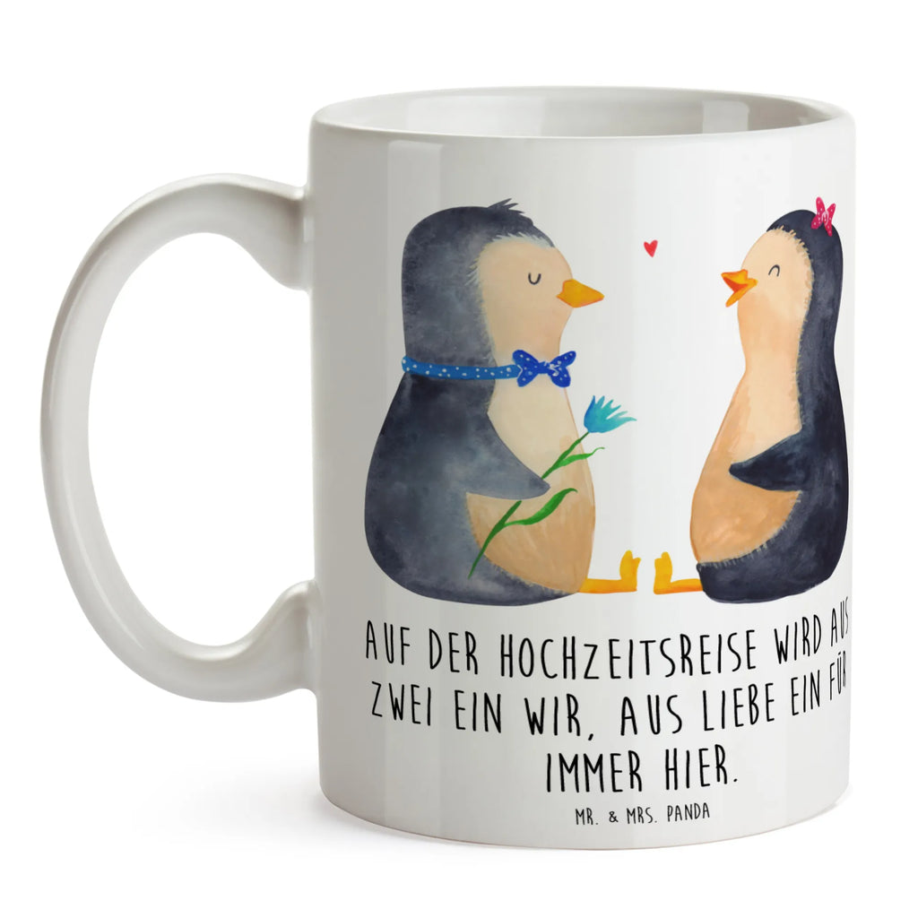 Mug Auf der Hochzeitsreise wird aus Zwei ein Wir, aus Liebe ein für immer hier. Tasse mit Zitaten, Bürotasse, Teetasse, Porzellantasse, Tasse, Keramiktasse, Tasse mit Motiven, Kaffeetasse, Geschenktasse, Hochzeit, Hochzeitsgeschenk, Ehe, Hochzeitsfeier, Trauung, Trauungsgeschenk, Hochzeitskarte, Verlobungsfeier, Verlobungsgeschenk, Hochzeitsgeschenkideen, Hochzeitsgeschenke für Brautpaar