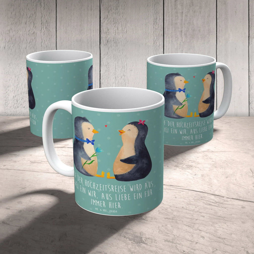 Mug Auf der Hochzeitsreise wird aus Zwei ein Wir, aus Liebe ein für immer hier. Tasse mit Zitaten, Bürotasse, Teetasse, Porzellantasse, Tasse, Keramiktasse, Tasse mit Motiven, Kaffeetasse, Geschenktasse, Hochzeit, Hochzeitsgeschenk, Ehe, Hochzeitsfeier, Trauung, Trauungsgeschenk, Hochzeitskarte, Verlobungsfeier, Verlobungsgeschenk, Hochzeitsgeschenkideen, Hochzeitsgeschenke für Brautpaar