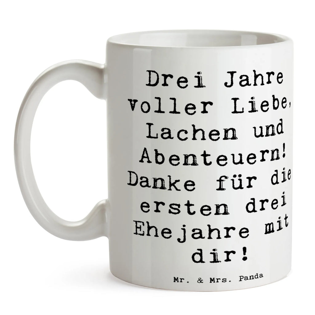 Mug Saying Drei Jahre voller Liebe, Lachen und Abenteuern! Danke für die ersten drei Ehejahre mit dir! Tasse, Porzellantasse, Kaffeetasse, Bürotasse, Tasse mit Motiven, Keramiktasse, Tasse mit Zitaten, Teetasse, Geschenktasse, Hochzeit, Hochzeitsgeschenk, Ehe, Hochzeitsfeier, Trauung, Trauungsgeschenk, Hochzeitskarte, Verlobungsfeier, Verlobungsgeschenk, Hochzeitsgeschenkideen, Hochzeitsgeschenke für Brautpaar