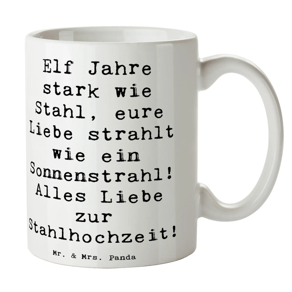 Mug Saying Elf Jahre stark wie Stahl, eure Liebe strahlt wie ein Sonnenstrahl! Alles Liebe zur Stahlhochzeit! Keramiktasse, Kaffeetasse, Tasse mit Zitaten, Tasse mit Motiven, Tasse, Geschenktasse, Teetasse, Bürotasse, Porzellantasse, Hochzeit, Hochzeitsgeschenk, Ehe, Hochzeitsfeier, Trauung, Trauungsgeschenk, Hochzeitskarte, Verlobungsfeier, Verlobungsgeschenk, Hochzeitsgeschenkideen, Hochzeitsgeschenke für Brautpaar