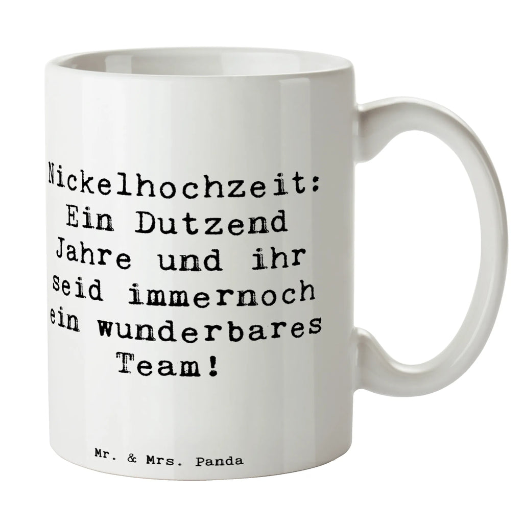 Mug Saying Nickelhochzeit: Ein Dutzend Jahre und ihr seid immernoch ein wunderbares Team! Keramiktasse, Kaffeetasse, Tasse, Geschenktasse, Tasse mit Motiven, Teetasse, Porzellantasse, Tasse mit Zitaten, Bürotasse, Hochzeit, Hochzeitsgeschenk, Ehe, Hochzeitsfeier, Trauung, Trauungsgeschenk, Hochzeitskarte, Verlobungsfeier, Verlobungsgeschenk, Hochzeitsgeschenkideen, Hochzeitsgeschenke für Brautpaar