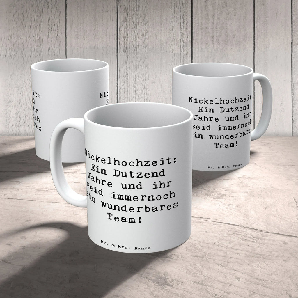 Mug Saying Nickelhochzeit: Ein Dutzend Jahre und ihr seid immernoch ein wunderbares Team! Keramiktasse, Kaffeetasse, Tasse, Geschenktasse, Tasse mit Motiven, Teetasse, Porzellantasse, Tasse mit Zitaten, Bürotasse, Hochzeit, Hochzeitsgeschenk, Ehe, Hochzeitsfeier, Trauung, Trauungsgeschenk, Hochzeitskarte, Verlobungsfeier, Verlobungsgeschenk, Hochzeitsgeschenkideen, Hochzeitsgeschenke für Brautpaar