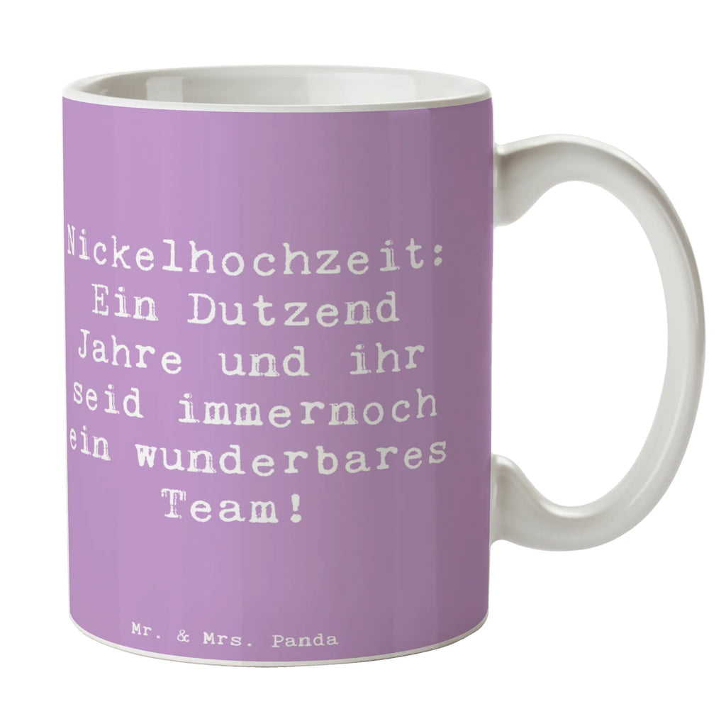 Mug Saying Nickelhochzeit: Ein Dutzend Jahre und ihr seid immernoch ein wunderbares Team! Keramiktasse, Kaffeetasse, Tasse, Geschenktasse, Tasse mit Motiven, Teetasse, Porzellantasse, Tasse mit Zitaten, Bürotasse, Hochzeit, Hochzeitsgeschenk, Ehe, Hochzeitsfeier, Trauung, Trauungsgeschenk, Hochzeitskarte, Verlobungsfeier, Verlobungsgeschenk, Hochzeitsgeschenkideen, Hochzeitsgeschenke für Brautpaar