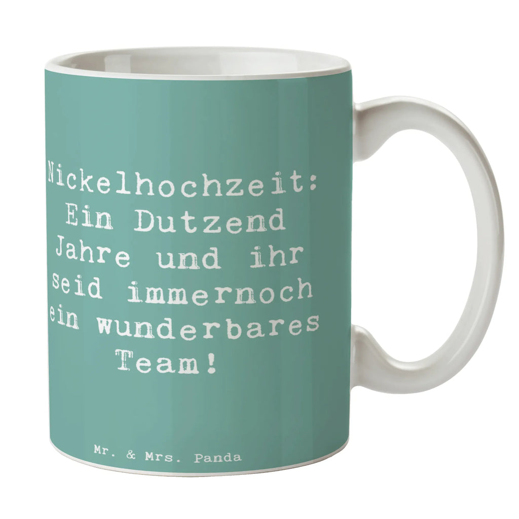 Mug Saying Nickelhochzeit: Ein Dutzend Jahre und ihr seid immernoch ein wunderbares Team! Keramiktasse, Kaffeetasse, Tasse, Geschenktasse, Tasse mit Motiven, Teetasse, Porzellantasse, Tasse mit Zitaten, Bürotasse, Hochzeit, Hochzeitsgeschenk, Ehe, Hochzeitsfeier, Trauung, Trauungsgeschenk, Hochzeitskarte, Verlobungsfeier, Verlobungsgeschenk, Hochzeitsgeschenkideen, Hochzeitsgeschenke für Brautpaar