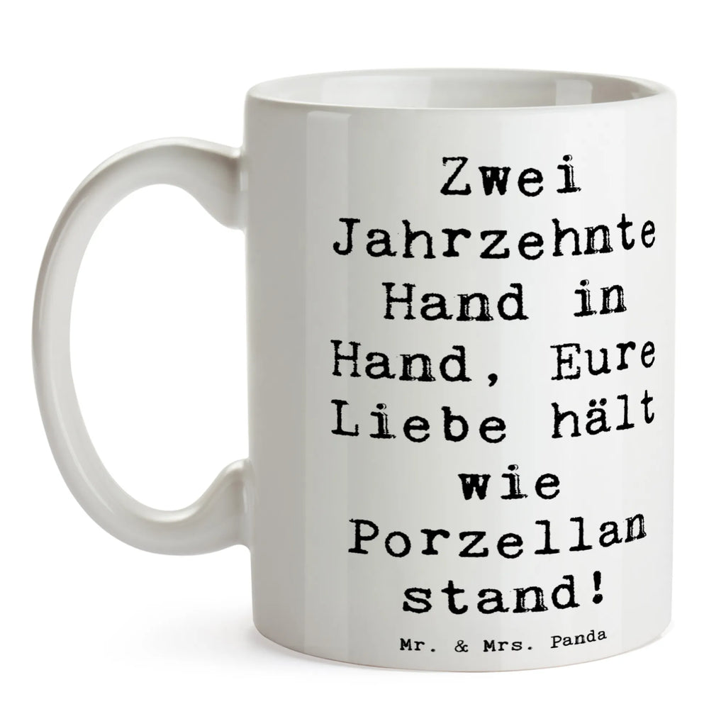Mug Saying Zwei Jahrzehnte Hand in Hand, Eure Liebe hält wie Porzellan stand! Tasse mit Motiven, Tasse mit Zitaten, Teetasse, Kaffeetasse, Keramiktasse, Tasse, Porzellantasse, Geschenktasse, Bürotasse, Hochzeit, Hochzeitsgeschenk, Ehe, Hochzeitsfeier, Trauung, Trauungsgeschenk, Hochzeitskarte, Verlobungsfeier, Verlobungsgeschenk, Hochzeitsgeschenkideen, Hochzeitsgeschenke für Brautpaar