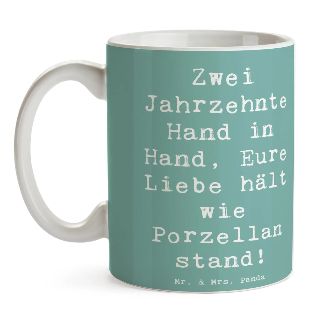 Mug Saying Zwei Jahrzehnte Hand in Hand, Eure Liebe hält wie Porzellan stand! Tasse mit Motiven, Tasse mit Zitaten, Teetasse, Kaffeetasse, Keramiktasse, Tasse, Porzellantasse, Geschenktasse, Bürotasse, Hochzeit, Hochzeitsgeschenk, Ehe, Hochzeitsfeier, Trauung, Trauungsgeschenk, Hochzeitskarte, Verlobungsfeier, Verlobungsgeschenk, Hochzeitsgeschenkideen, Hochzeitsgeschenke für Brautpaar