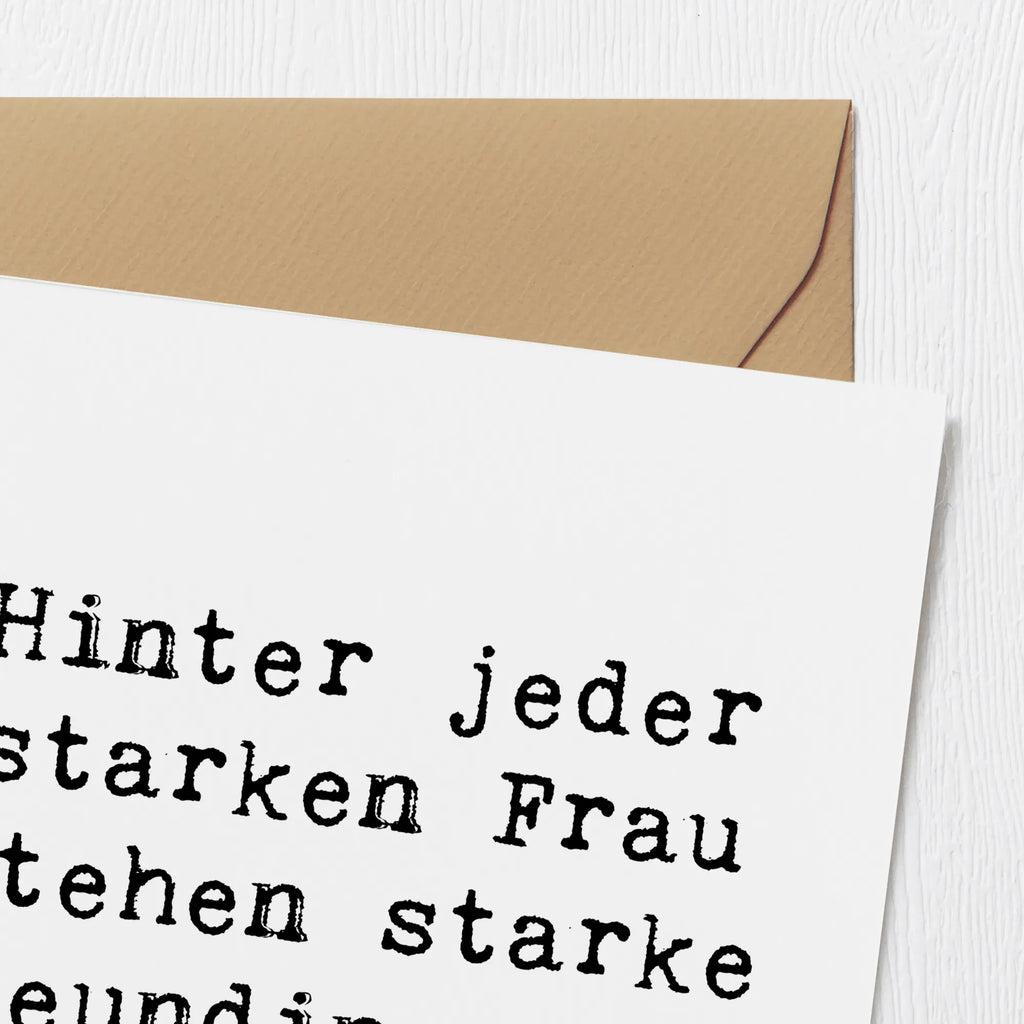 Deluxe Card Saying Hinter jeder starken Frau stehen starke Freundinnen... Hochwertige Klappkarte, Klappkarte, Geburtstagskarte, Hochwertige Grußkarte, Karte, Grußkarte, Glückwunschkarte, Hochzeitskarte, Einladungskarte, sprüche, zitate, spruch kollektion, inspiration, motivation, lebensweisheiten, geschenkideen, wanddeko, wohnaccessoires, sprüche sammlung, schöne sprüche, glück, liebe, freude, lächeln, alltag verschönern, nachhaltige geschenke, dekoration, kreativ, einzigartig, shopify, mr and mrs panda