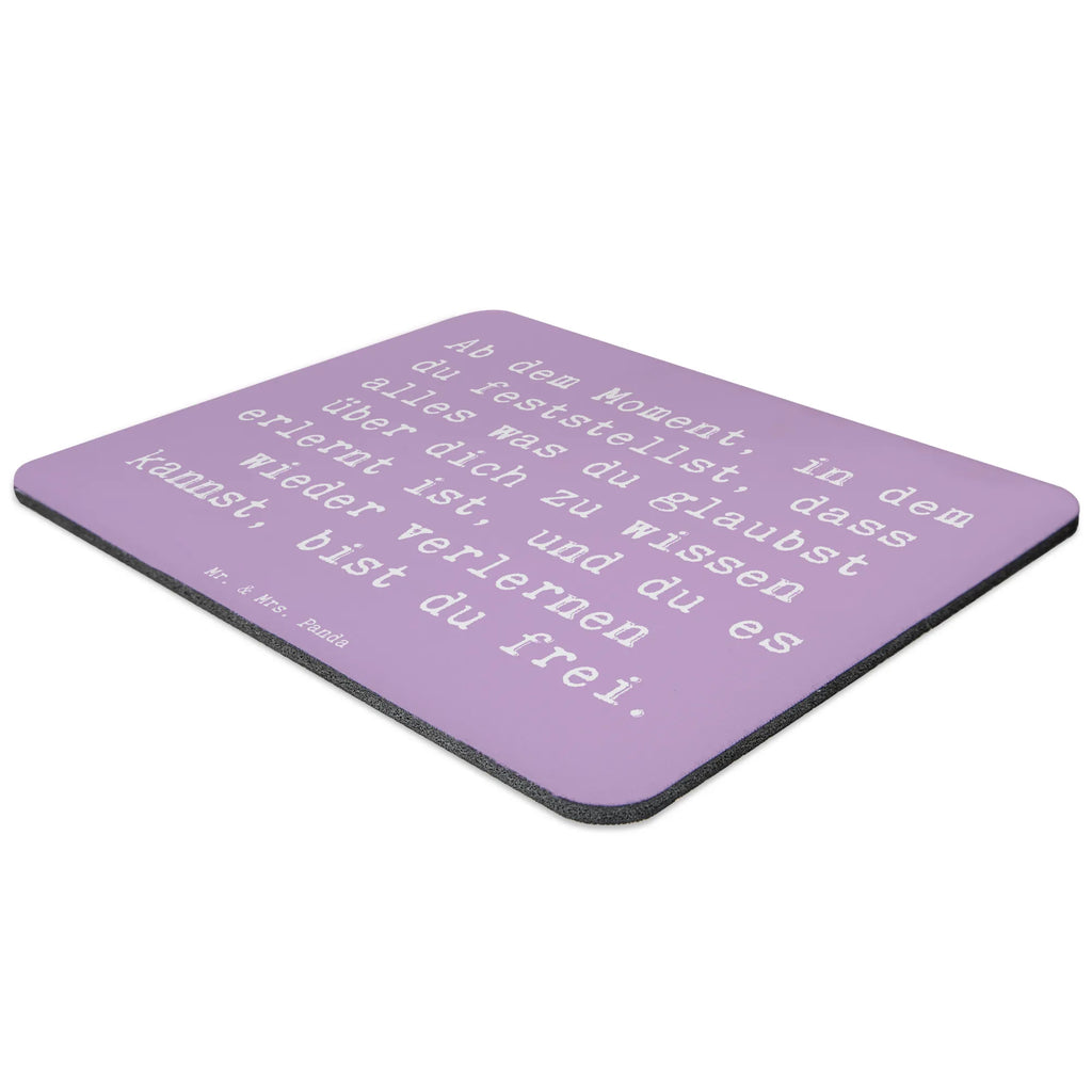 Mouse mat Saying Ab dem Moment, in dem du feststellst, dass alles was du glaubst über dich zu wissen erlernt ist, und du es wieder verlernen kannst, bist du frei. Designer Mauspad, Arbeitszimmer, PC Zubehör, Einzigartiges Mauspad, Mauspad, Mousepad, Computer zubehör, Büroausstattung, Mausunterlage, Mauspad Büro