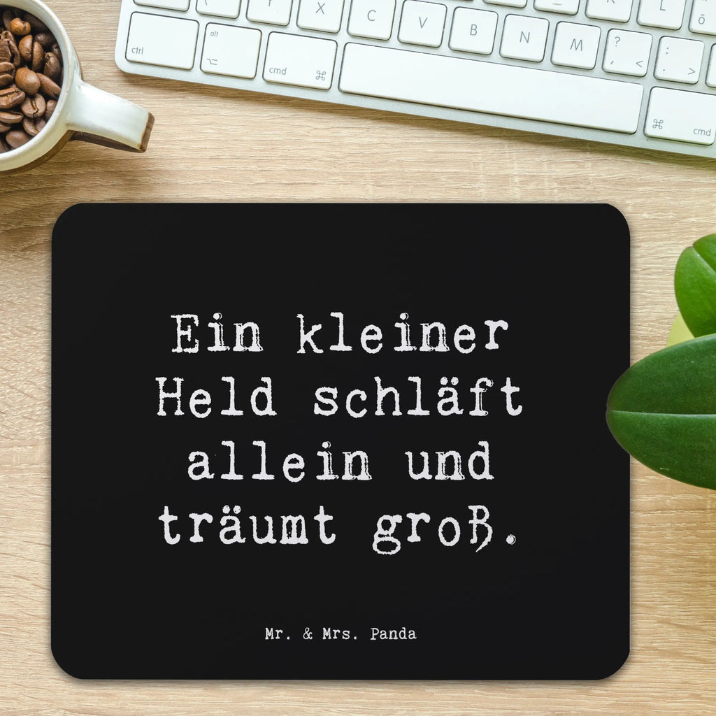 Mouse mat Saying Ein kleiner Held schläft allein und träumt groß. Büroausstattung, Computer zubehör, Designer Mauspad, Mauspad, Einzigartiges Mauspad, Arbeitszimmer, Mausunterlage, PC Zubehör, Mousepad, Mauspad Büro