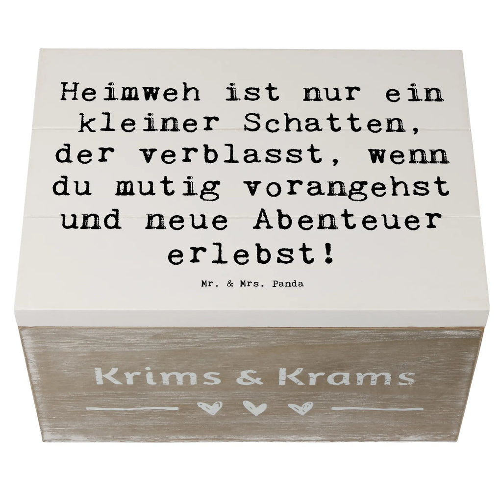 Wooden chest Saying Heimweh ist nur ein kleiner Schatten, der verblasst, wenn du mutig vorangehst und neue Abenteuer erlebst! Schatulle, Kiste, Schatzkiste, Erinnerungsbox, Holzkiste, Truhe, XXL, Geschenkbox, Aufbewahrungsbox, Dekokiste, Erinnerungskiste, Geschenkdose, sprüche, zitate, spruch kollektion, inspiration, motivation, lebensweisheiten, geschenkideen, wanddeko, wohnaccessoires, sprüche sammlung, schöne sprüche, glück, liebe, freude, lächeln, alltag verschönern, nachhaltige geschenke, dekoration, kreativ, einzigartig, shopify, mr and mrs panda