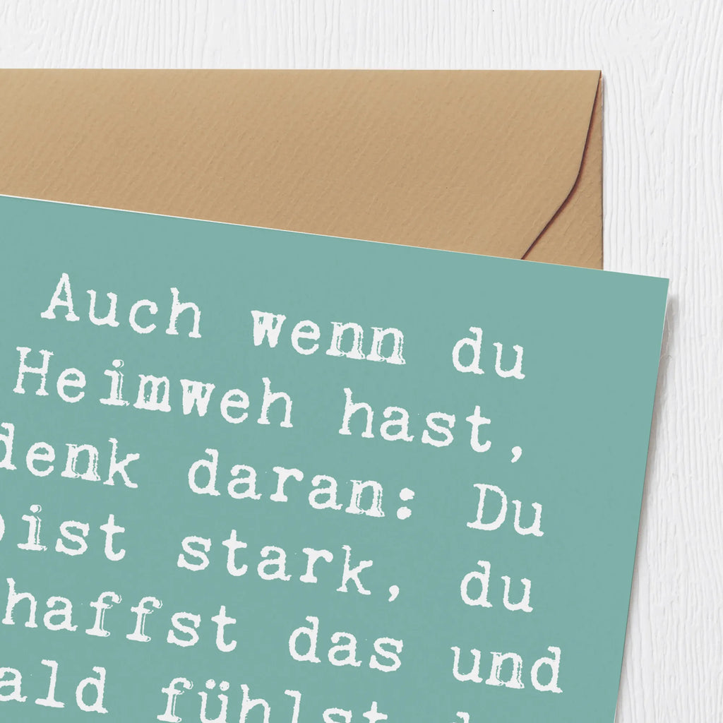 Deluxe Card Saying Auch wenn du Heimweh hast, denk daran: Du bist stark, du schaffst das und bald fühlst du dich wieder richtig wohl! Hochwertige Klappkarte, Klappkarte, Hochwertige Grußkarte, Karte, Hochzeitskarte, Grußkarte, Geburtstagskarte, Glückwunschkarte, Einladungskarte, sprüche, zitate, spruch kollektion, inspiration, motivation, lebensweisheiten, geschenkideen, wanddeko, wohnaccessoires, sprüche sammlung, schöne sprüche, glück, liebe, freude, lächeln, alltag verschönern, nachhaltige geschenke, dekoration, kreativ, einzigartig, shopify, mr and mrs panda