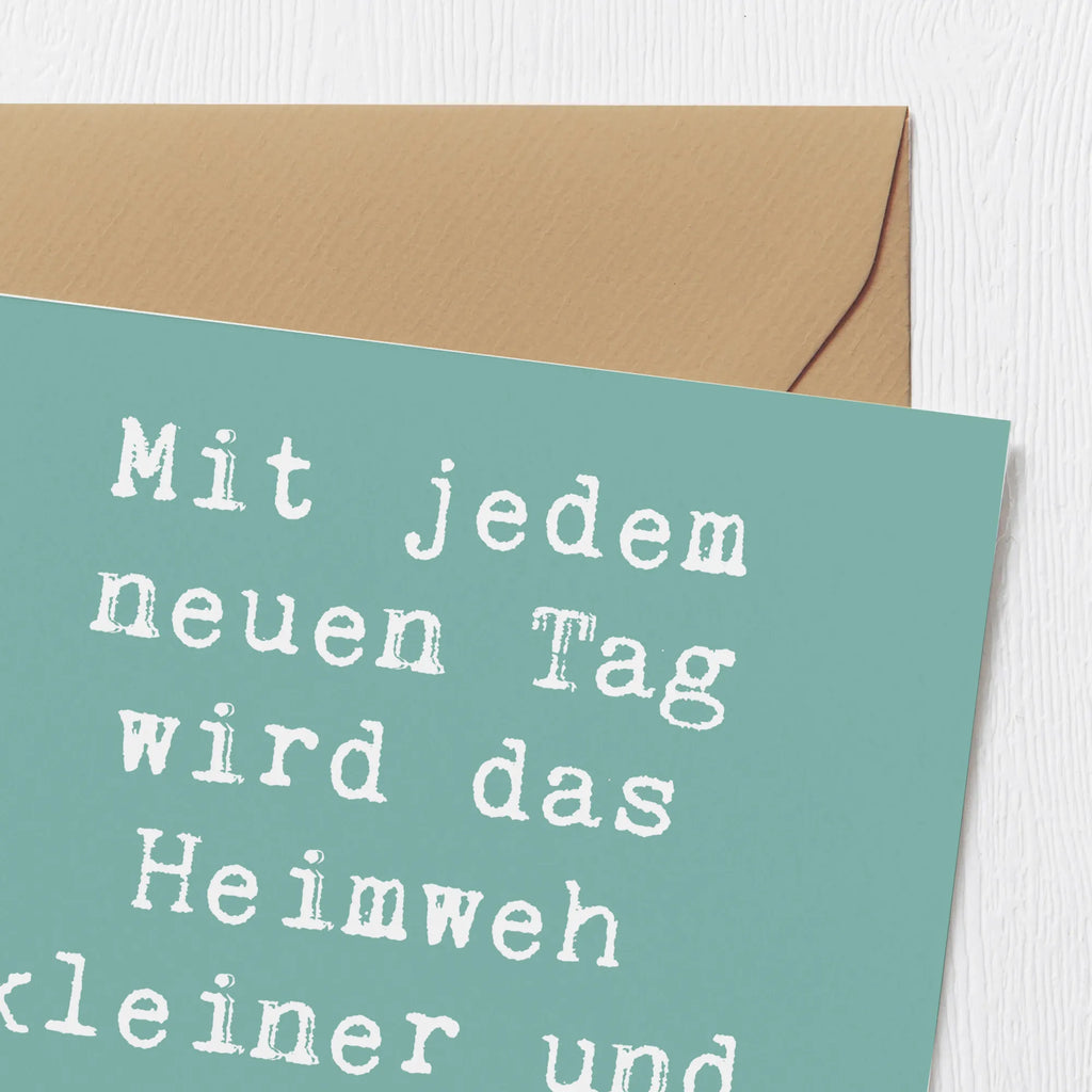 Deluxe Karte Spruch Heimweh überwinden Mut Klappkarte, Einladungskarte, Hochwertige Grußkarte, Karte, Geburtstagskarte, Hochzeitskarte, Hochwertige Klappkarte, Grußkarte, Glückwunschkarte, sprüche, zitate, spruch kollektion, inspiration, motivation, lebensweisheiten, geschenkideen, wanddeko, wohnaccessoires, sprüche sammlung, schöne sprüche, glück, liebe, freude, lächeln, alltag verschönern, nachhaltige geschenke, dekoration, kreativ, einzigartig, shopify, mr and mrs panda
