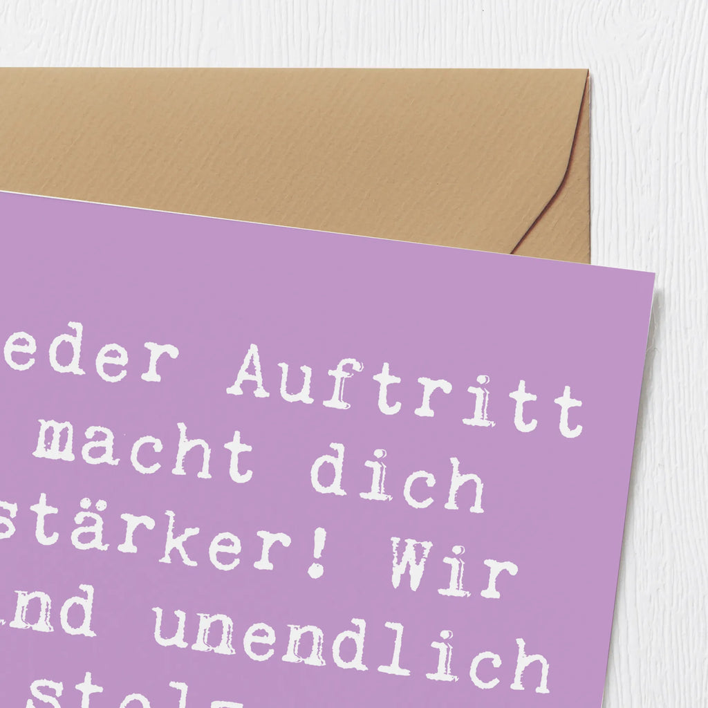 Deluxe Card Saying Jeder Auftritt macht dich stärker! Wir sind unendlich stolz auf dich! Karte, Glückwunschkarte, Grußkarte, Hochwertige Grußkarte, Einladungskarte, Geburtstagskarte, Klappkarte, Hochwertige Klappkarte, Hochzeitskarte