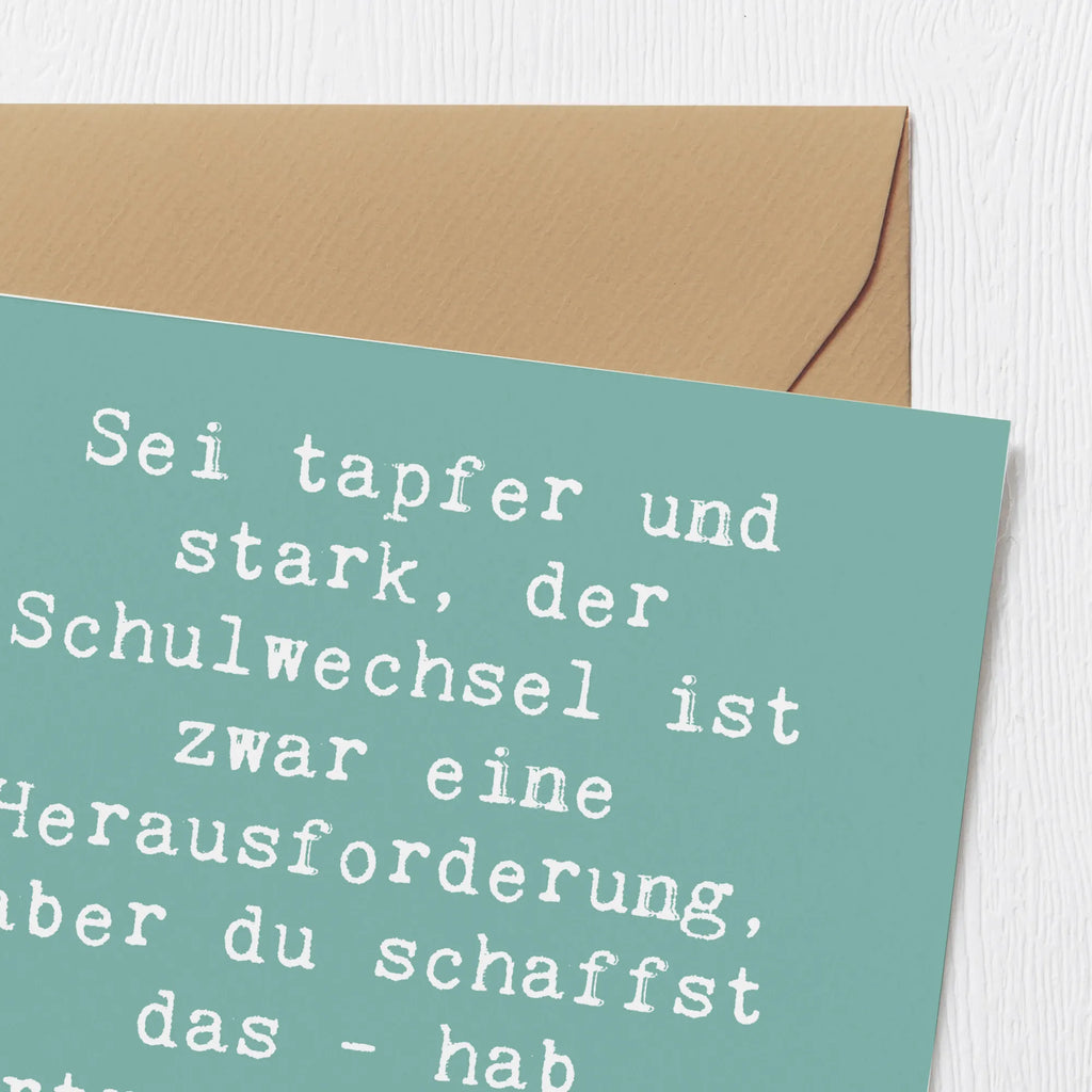 Deluxe Card Saying Sei tapfer und stark, der Schulwechsel ist zwar eine Herausforderung, aber du schaffst das - hab Vertrauen, es wird toll, du bist ganz wundervoll! Hochwertige Grußkarte, Karte, Hochwertige Klappkarte, Einladungskarte, Hochzeitskarte, Klappkarte, Glückwunschkarte, Grußkarte, Geburtstagskarte, sprüche, zitate, spruch kollektion, inspiration, motivation, lebensweisheiten, geschenkideen, wanddeko, wohnaccessoires, sprüche sammlung, schöne sprüche, glück, liebe, freude, lächeln, alltag verschönern, nachhaltige geschenke, dekoration, kreativ, einzigartig, shopify, mr and mrs panda