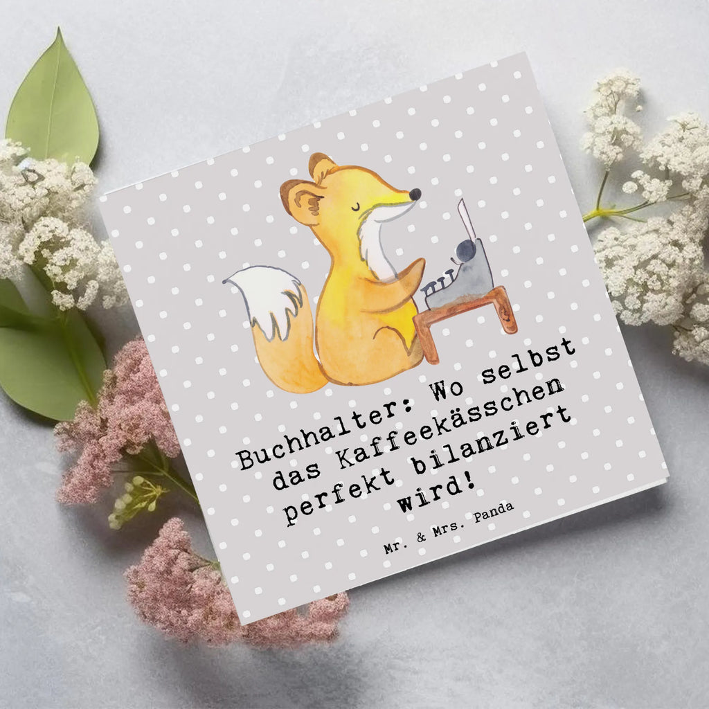 Deluxe Card Buchhalter: Wo selbst das Kaffeekässchen perfekt bilanziert wird! Hochzeitskarte, Glückwunschkarte, Karte, Einladungskarte, Klappkarte, Hochwertige Klappkarte, Hochwertige Grußkarte, Geburtstagskarte, Grußkarte, Beruf, Ausbildung, Jubiläum, Abschied, Rente, Kollege, Kollegin, Geschenk, Schenken, Arbeitskollege, Mitarbeiter, Firma, Danke, Dankeschön