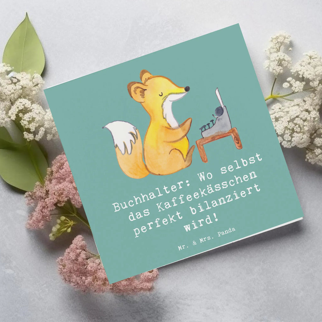 Deluxe Card Buchhalter: Wo selbst das Kaffeekässchen perfekt bilanziert wird! Hochzeitskarte, Glückwunschkarte, Karte, Einladungskarte, Klappkarte, Hochwertige Klappkarte, Hochwertige Grußkarte, Geburtstagskarte, Grußkarte, Beruf, Ausbildung, Jubiläum, Abschied, Rente, Kollege, Kollegin, Geschenk, Schenken, Arbeitskollege, Mitarbeiter, Firma, Danke, Dankeschön