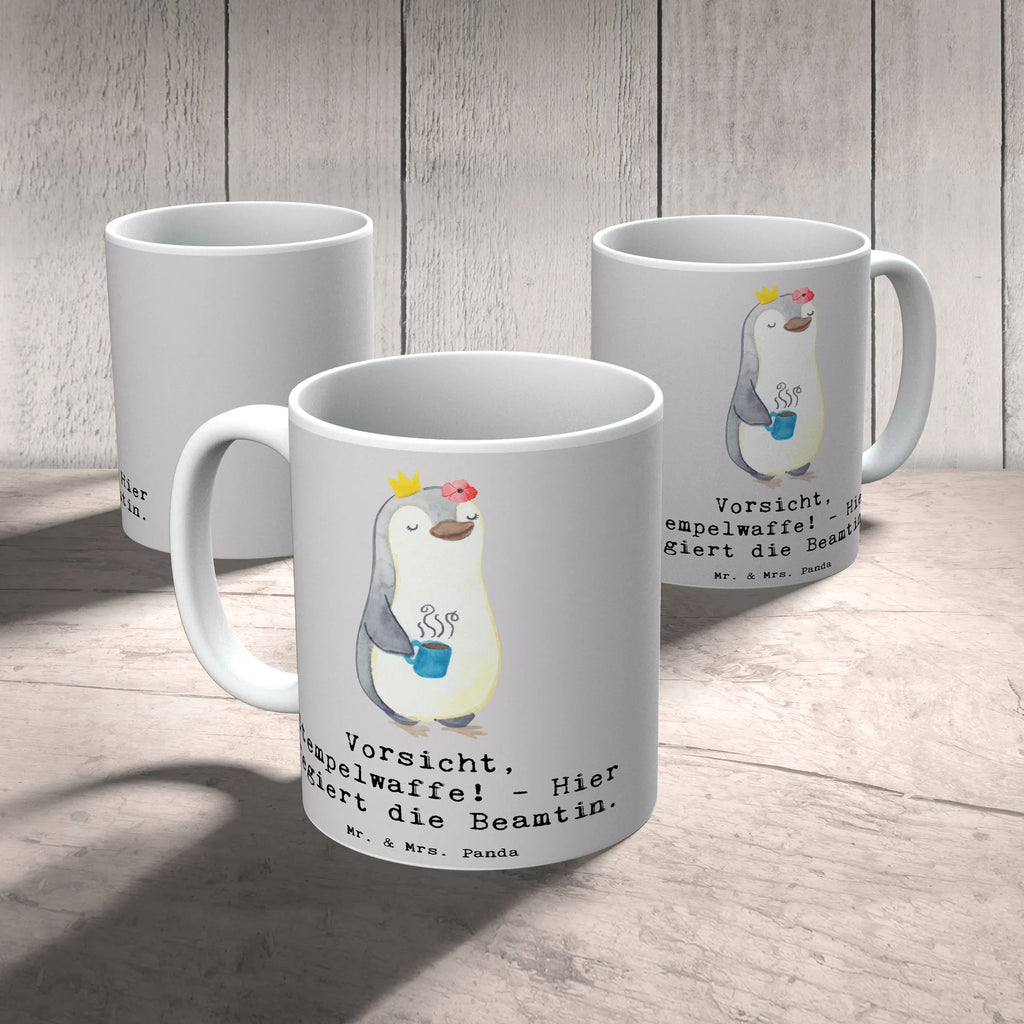 Tasse Beamtin Stempelwaffe Porzellantasse, Tasse mit Motiven, Teetasse, Keramiktasse, Tasse mit Zitaten, Tasse, Geschenktasse, Kaffeetasse, Bürotasse, Beruf, Ausbildung, Jubiläum, Abschied, Rente, Kollege, Kollegin, Geschenk, Schenken, Arbeitskollege, Mitarbeiter, Firma, Danke, Dankeschön
