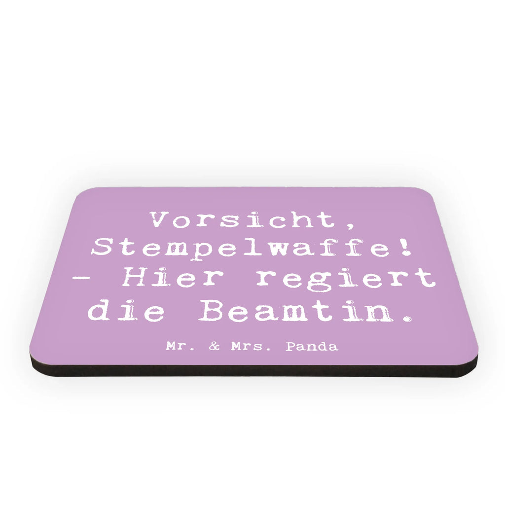 Magnet Spruch Beamtin Stempelwaffe Souvenir Magnet, Notiz Magnet, Kühlschrankmagnet, Whiteboard Magnet, Pinnwandmagnet, Dekomagnet, Motivmagnete, Kühlschrank Dekoration, Beruf, Ausbildung, Jubiläum, Abschied, Rente, Kollege, Kollegin, Geschenk, Schenken, Arbeitskollege, Mitarbeiter, Firma, Danke, Dankeschön